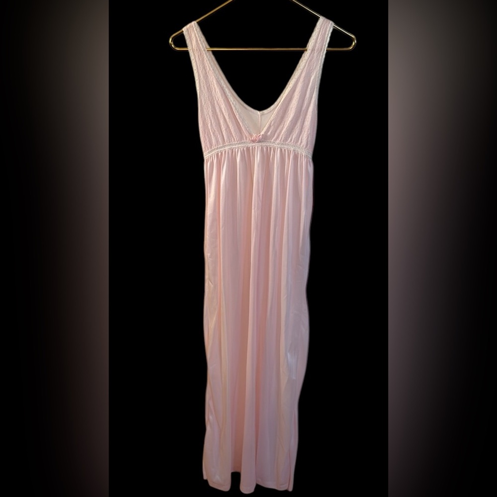 Women’s vintage Pink nylon full length nightgown